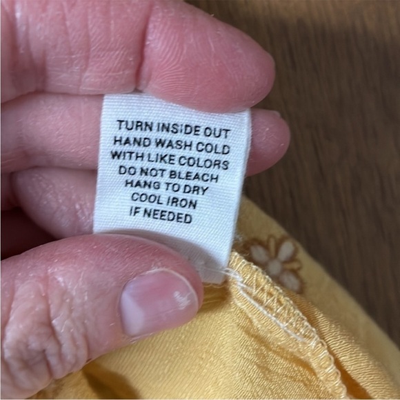 Mine size large lightweight short puffed sleeve yellow with gold stitch blouse - Picture 6 of 8